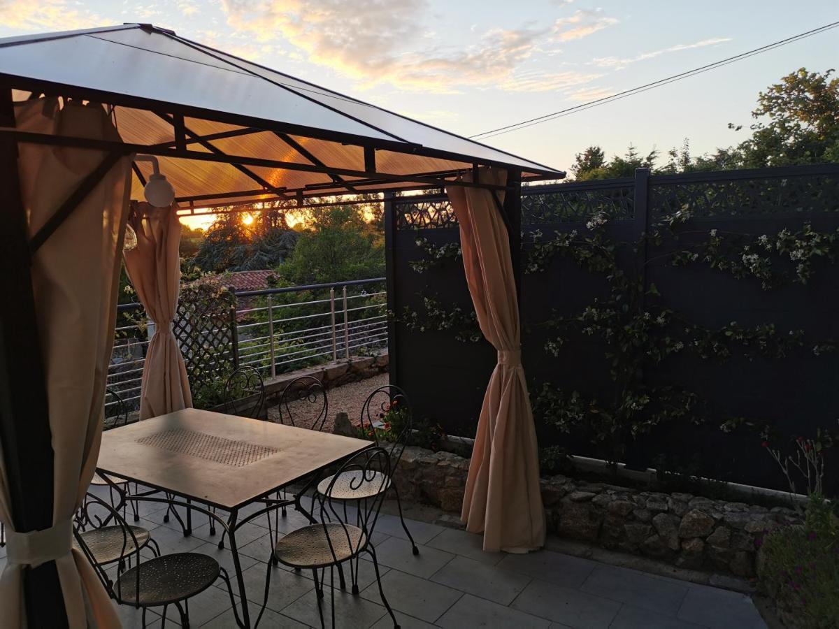Logis Des Douves Bed and Breakfast Tiffauges Buitenkant foto