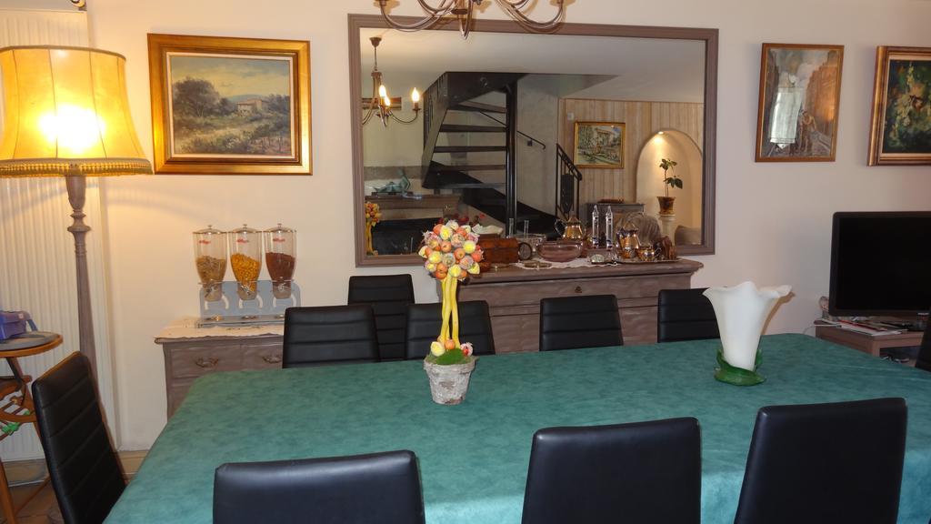 Logis Des Douves Bed and Breakfast Tiffauges Buitenkant foto
