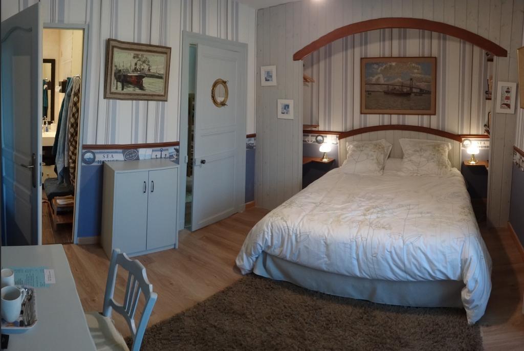Logis Des Douves Bed and Breakfast Tiffauges Buitenkant foto