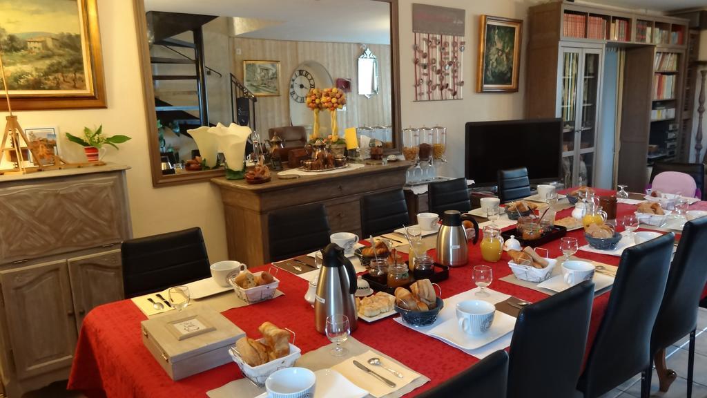 Logis Des Douves Bed and Breakfast Tiffauges Buitenkant foto