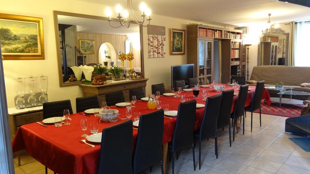 Logis Des Douves Bed and Breakfast Tiffauges Buitenkant foto