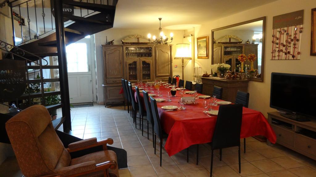 Logis Des Douves Bed and Breakfast Tiffauges Buitenkant foto