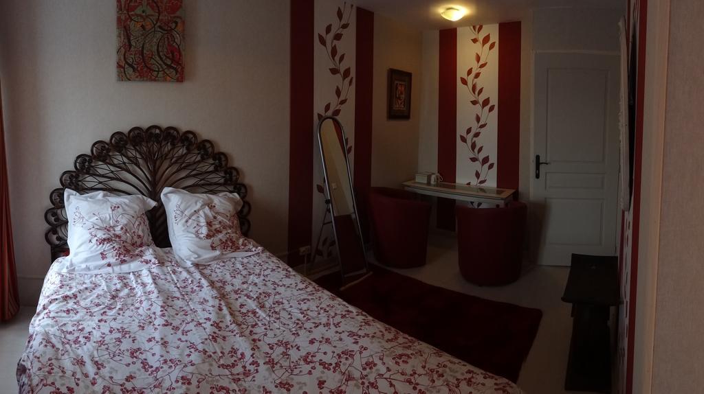 Logis Des Douves Bed and Breakfast Tiffauges Buitenkant foto